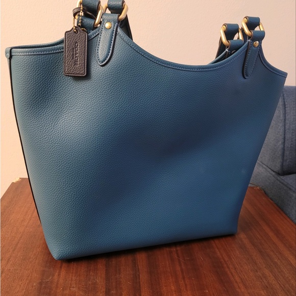 Coach purse with built in wallet/clutch - Picture 3 of 4